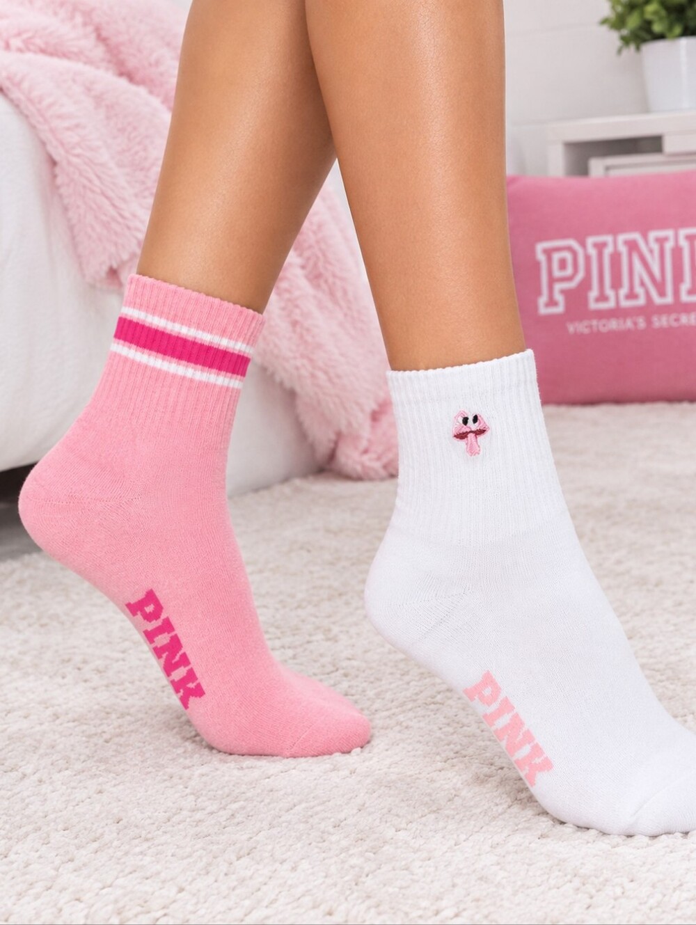 Victoria's Secret PINK Quarter Sock 2 Pairs Red, White One Size NEW